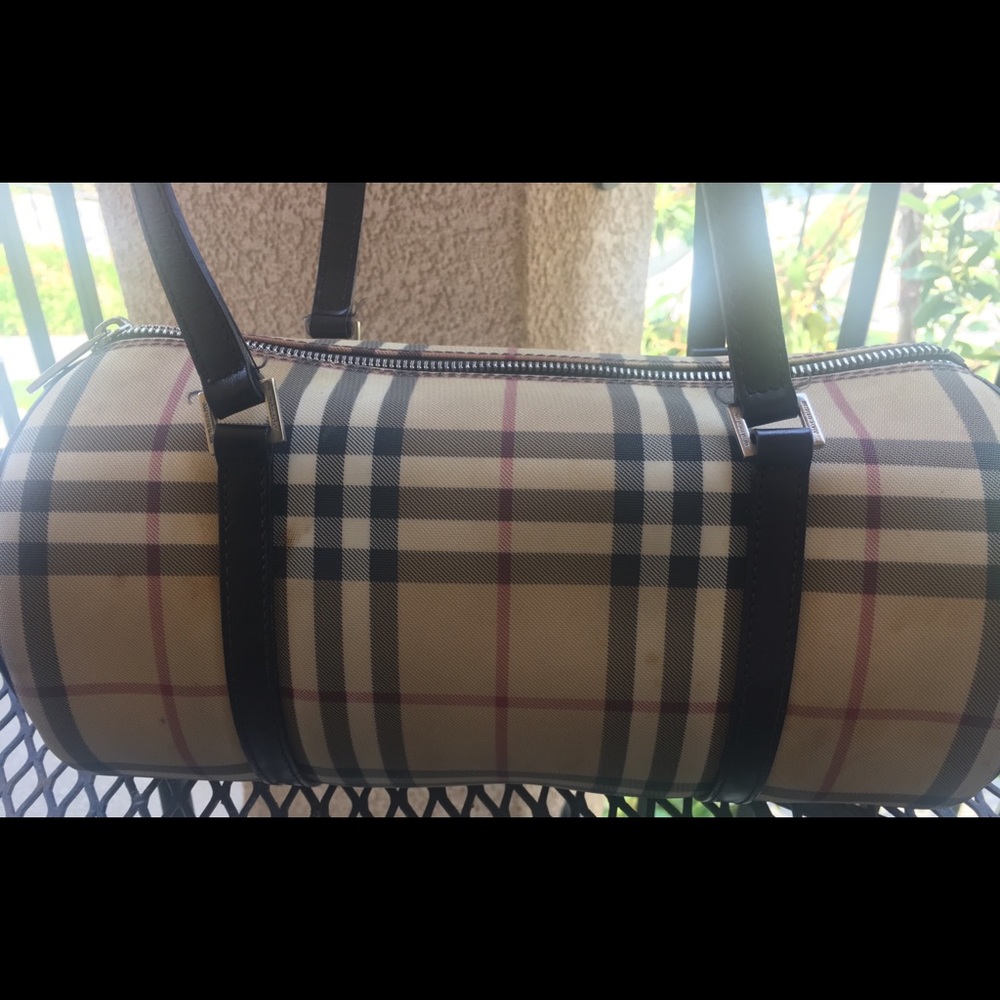 Burberry- Soft Leather- Cylinder Purse- USED!